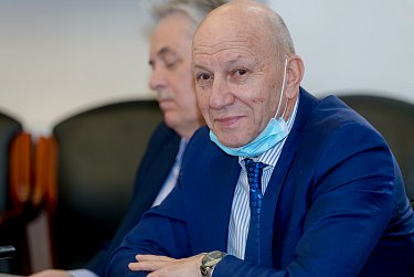 На внеочередную парламентскую сессию депутаты соберутся 25 марта
